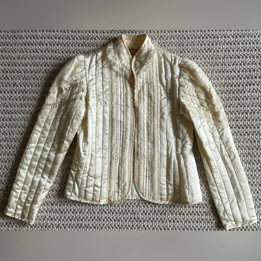 VTG Jessica's Gunne Sax Quilted Long Sleeve Satin
Lace Trim Open Prairie Jacket - Picture 9 of 16